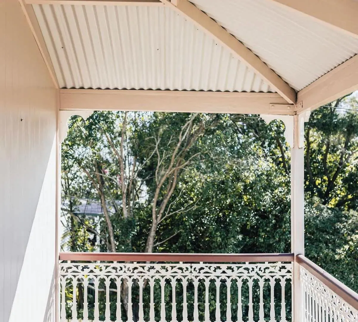 Urban Getaway Ipswich Colonial 6 Bed 3 Bath Villa 0*,