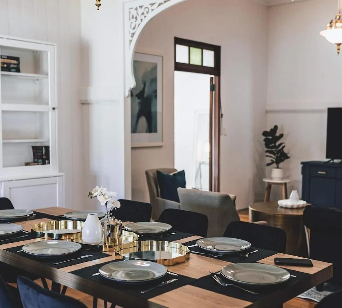 Urban Getaway Ipswich Colonial 6 Bed 3 Bath Villa Australia
